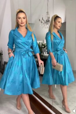 Kleit türkiissinine mustriga